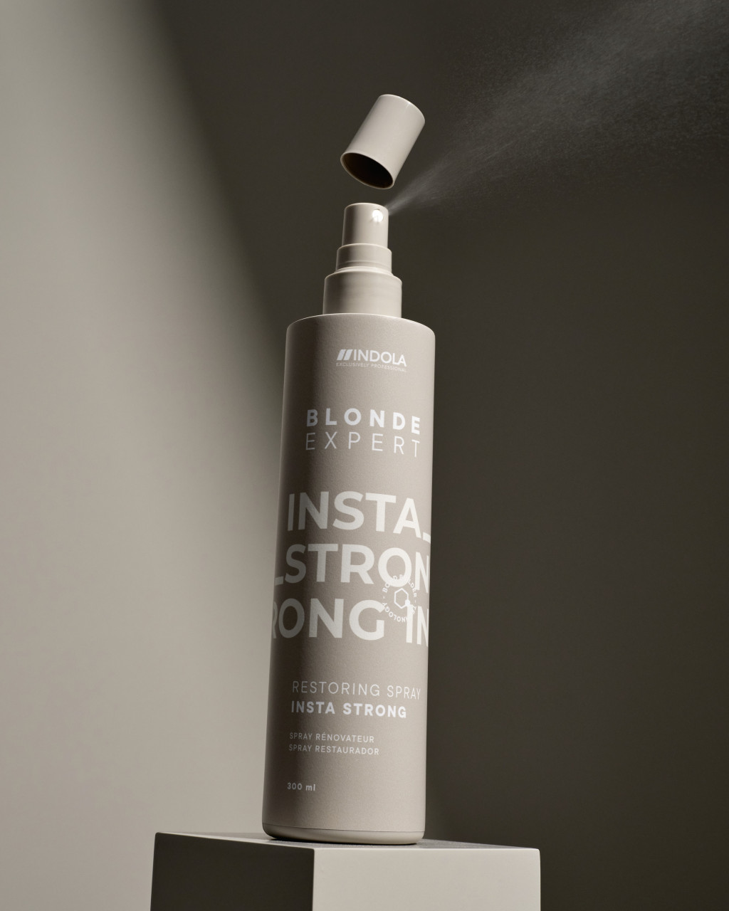Indola Blonde Expert InstaStrong Restoring Spray 300 ml